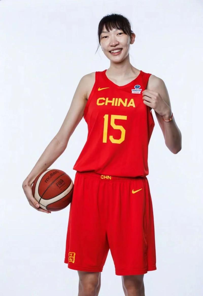 中国女篮13号队员是谁