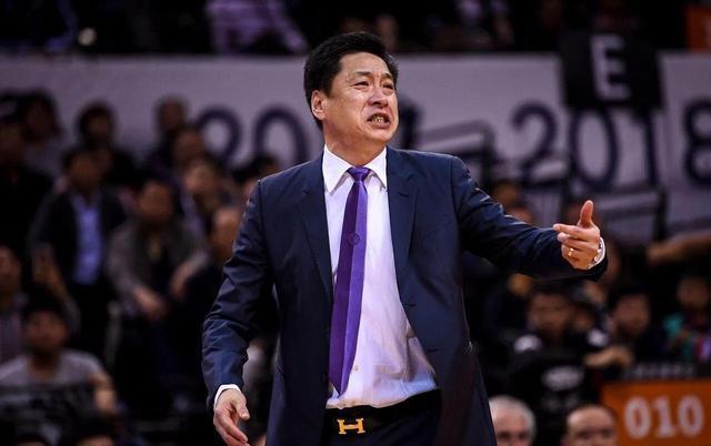 中国男篮总教练是谁